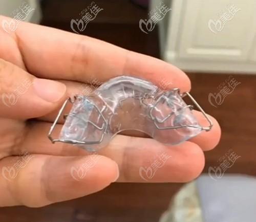 4岁孩子地包天,需要戴多久的颌垫矫治器才能将咬合调整好?