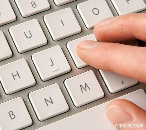 按照键盘的工作原理和按键方式的不同,键盘可以划分为