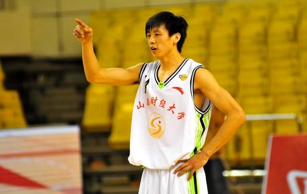 组图:山西财大淘汰青海师大 付然何丹拼抢激烈