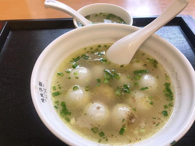 贵州黔西南名小吃,汤圆里面包鸡肉,你吃过吗?
