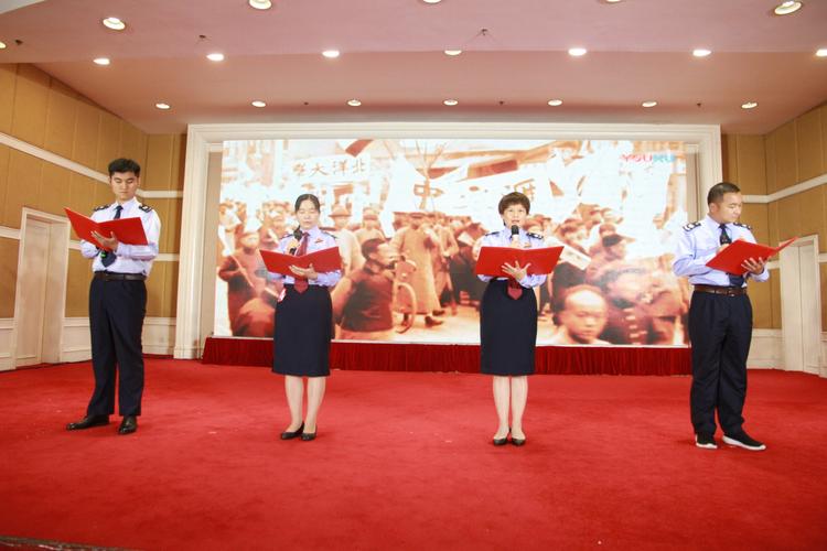4号选手宋明 张戈 郑爽 许超凡四人共同带来朗诵《青春中国》