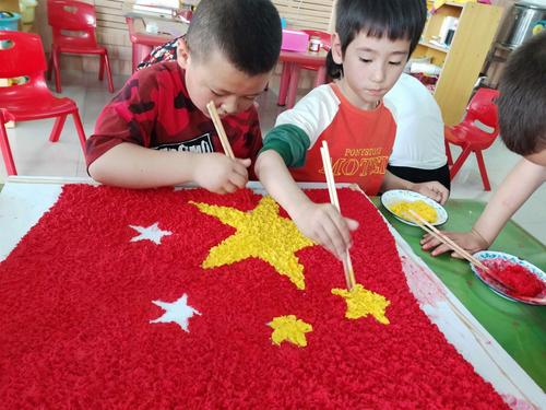 写美篇第二篇章:我们以绘画,粘土,纸浆画,等形式展示幼儿对祖国妈妈