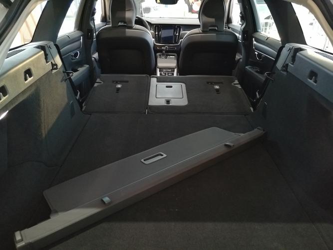 【小结】 沃尔沃v90豪华感,驾乘感和空间感兼备,随着人们自驾游需求