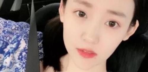 绿地高管男,为何能轻易用两个包包骗色张玉婷,她也是