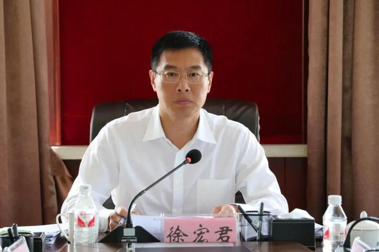 县领导李水泉,孙 涛,高洪才,葛艳华,单复,李国辉,赵国智参加会议.