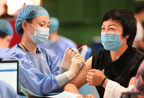 中国新冠疫苗接种量突破10亿6月底前可构筑免疫屏障