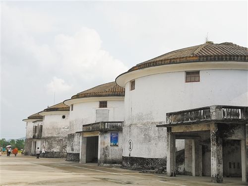 旧墟旅游厕所附近的高颜值景点"天下粮仓".