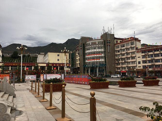 写美篇 昌都市对很多天津人来说并不陌生,因为这个城市是天津对口帮扶