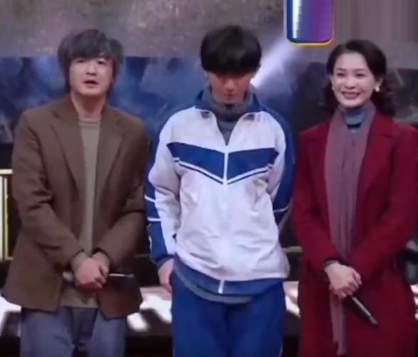 《我就是演员》淘汰赛马嘉祺,张艺凡同款造型对决,两位妈妈惨了