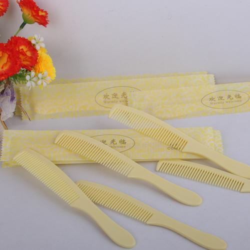 酒店洗漱用品一次性梳子批发 旅店宾馆客房用品 洗浴中心塑料梳子