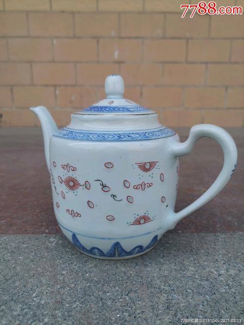 六七十年代玲珑瓷青花茶壶一把