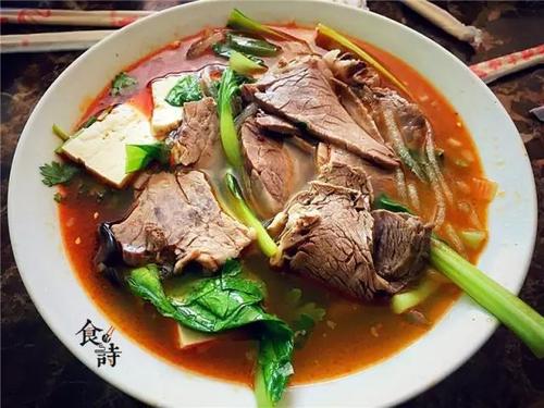 这是当地特色美食,烩牛肉.在固原吃了两