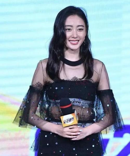 未婚女演员张天爱却有一副成熟女人的身材,简直不要太