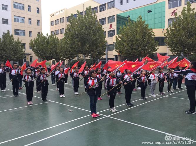 "争做新时代好队员—集结在星星火炬旗帜下"长治市友谊小学庆祝中国