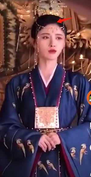 《慕南枝》首发剧照,鞠婧祎半永久妆又修发际线,男主p