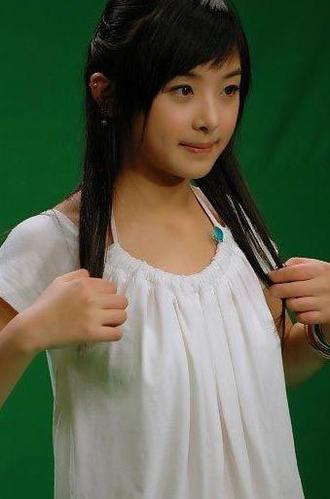 2亿广告费一分没拿15岁爆红的张含韵后来为何被黑到隐退