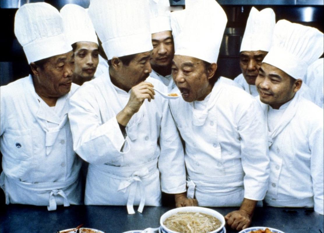 "在李安"父亲三部曲"的《饮食男女》中,身为圆山大饭店主厨的"父亲"