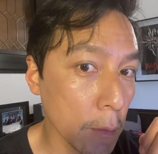 组图:吴彦祖自拍意外曝光头发稀疏 角度清奇怼脸拍"有