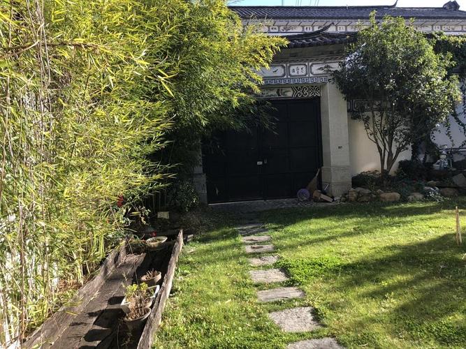 大理古城院子出售实际占地1亩多房子600平方米不到联系电话杨姐