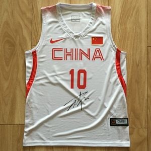 中国男篮国家队 签名球衣 丁彦雨航 方硕周琦韩德君赵继伟 郭艾伦