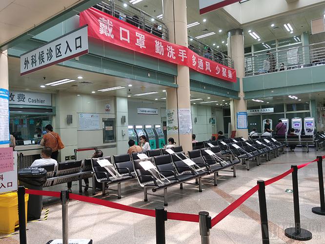 配图1医院大厅.jpg