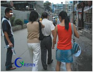 新闻频道 综合 贵州商报  金黔在线讯昨日,"商报女子反扒防劫志愿队"