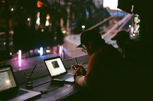 腾讯试水6点赶人下班,光子工作室成互联网从业者"全村