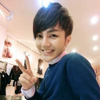 给几个男生头像,就是特别快乐的那种.