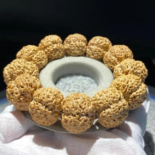 几千块甚至上万的金刚菩提子手串和几块钱就包邮的那种有什么区别