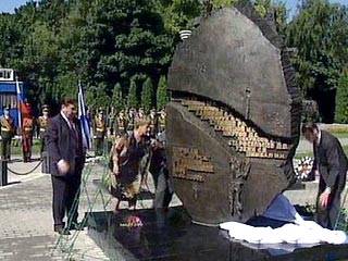 库尔斯克号遇难者纪念碑