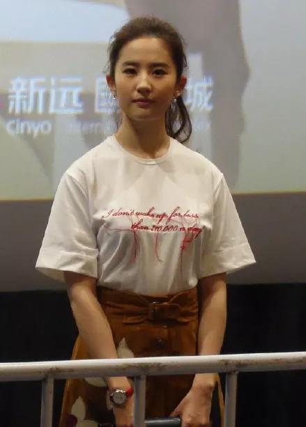 神仙姐姐刘亦菲十八岁的样子你见过吗简直又纯又欲