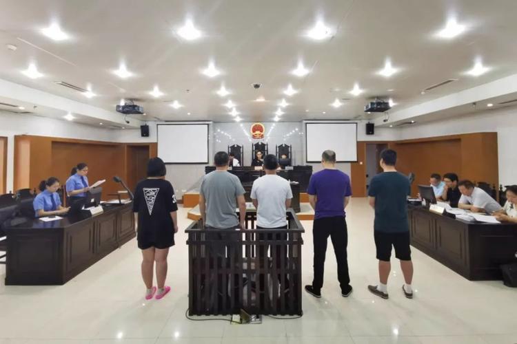 运输毒品案件进行公开开庭审理,中国农业银行仪征支行组织了十余名