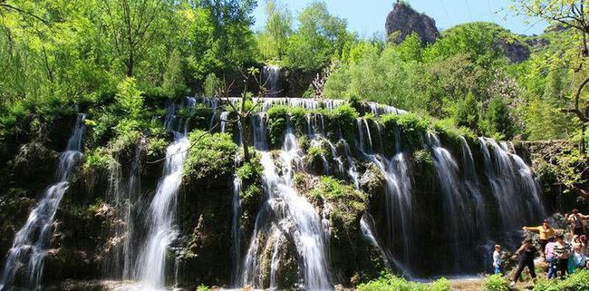 其实,石家庄也有很多的旅游景点,它的西部就挨着太行山,景色也是非常