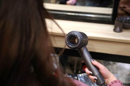 &emsp;&emsp;近年来戴森在中国的名气越来越大,经常在商场里看到他们