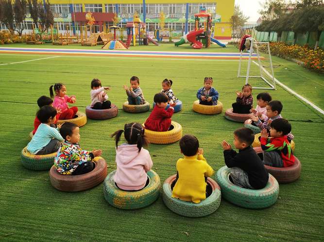 沙口幼儿园小二班户外游戏《好玩的轮胎》