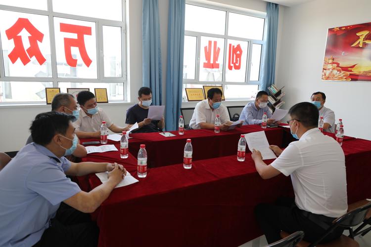 政协大兴安岭地区工作委员会主任钟志林深入联系企业调研