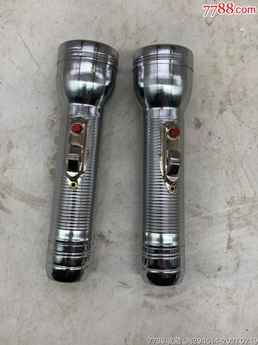 七八十年代老库存手电筒两只