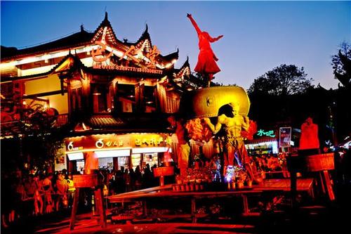 恩施女儿城:夜色下的女儿会(22图)