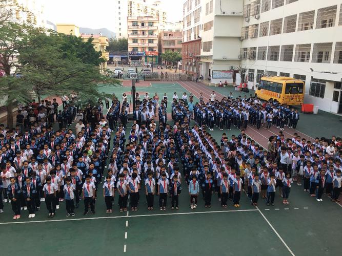"禁毒之行"--三亚立达学园国旗下宣誓活动
