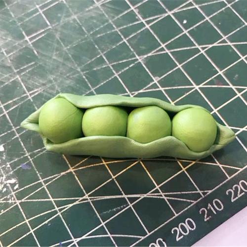 可爱的豌豆荚软陶作品,diy手工制作店分享