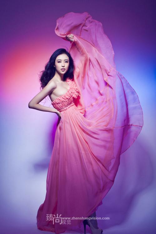 性感美女模特翟凌近身照自拍诱人写真
