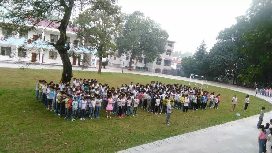 雄赳赳,气昂昂--龙冈中学义务教育均衡发展之军训篇