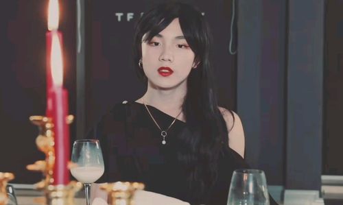 苏新皓女装属于那种性感散发成熟魅力那种让朱志鑫本人看