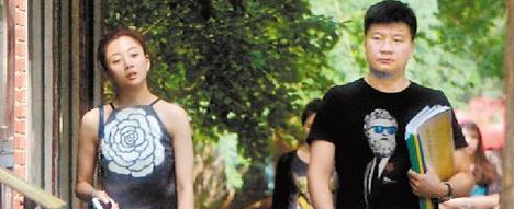 殷桃李金羽好事将近 女方主动拜见"准公婆"