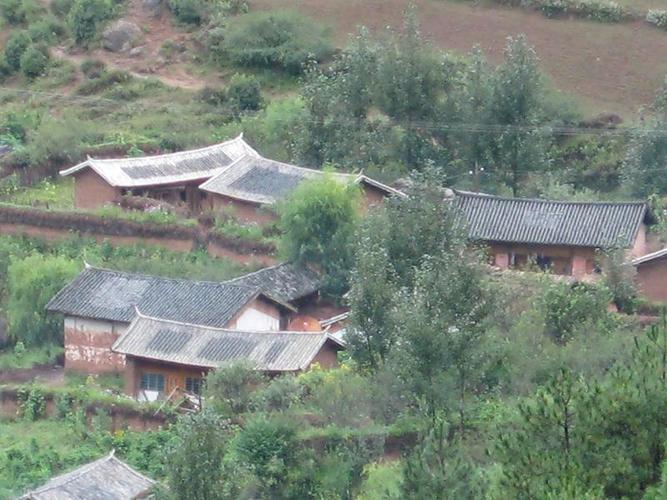 红石宝上社村隶属于云南省丽江市永胜县羊坪彝族乡落雪坪村委会,属于