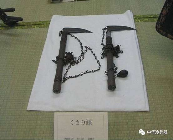 铁链夹棒和链锤的这种攻击方式也是一切软兵器的最大优势,那就是很难