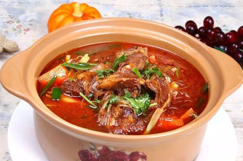 据说,身体虚弱而溺床的小孩,吃一两回狗肉就能够见愈.