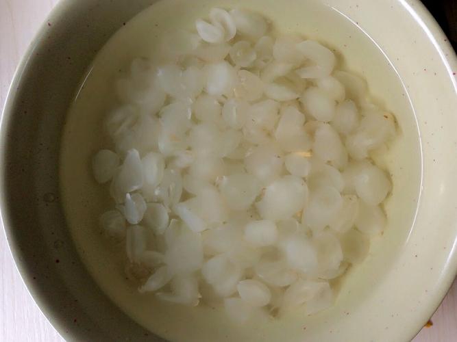 皂角米银耳炖冰糖