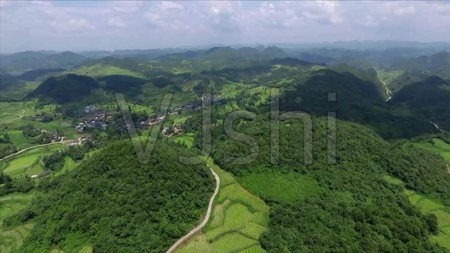 航拍云贵高原 山地风光 农业村落村貌