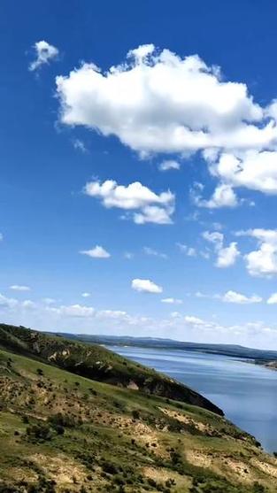 多伦湖位于多伦县滦源镇境内的湖泊,前身是锡林郭勒草原的西山湾水库